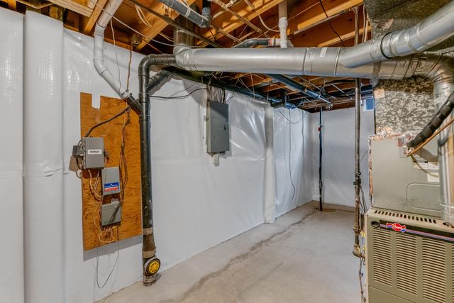 1392 N Peterson St, Wichita, KS 67212