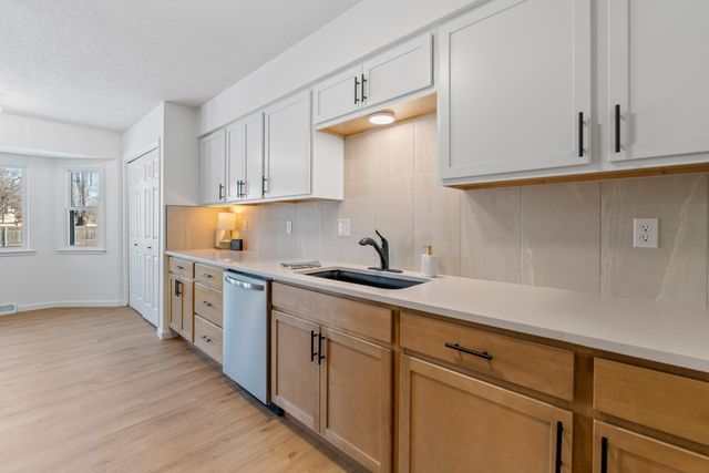 1392 N Peterson St, Wichita, KS 67212