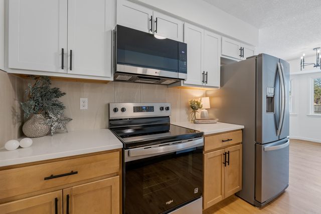 1392 N Peterson St, Wichita, KS 67212