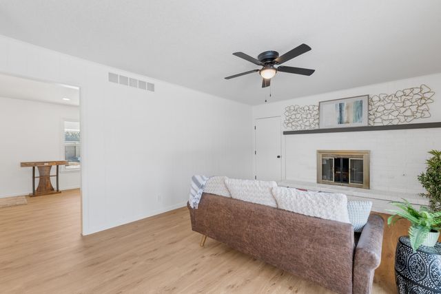 1392 N Peterson St, Wichita, KS 67212