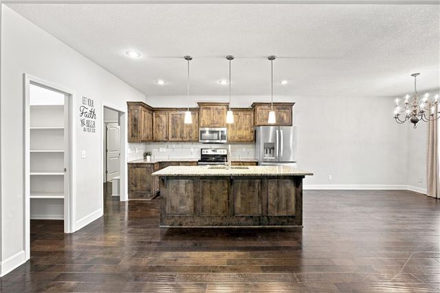 4817 SW Marguerite Street, Blue Springs, MO 64015