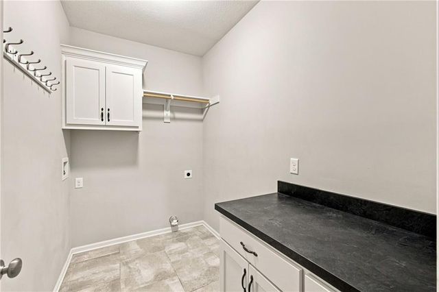 4817 SW Marguerite Street, Blue Springs, MO 64015