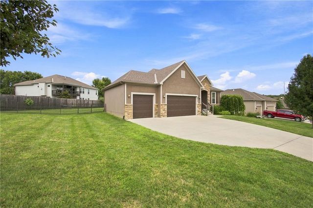 4817 SW Marguerite Street, Blue Springs, MO 64015