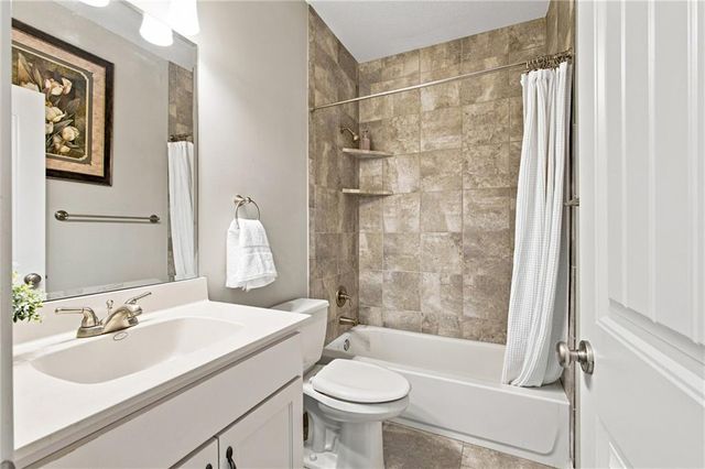 4817 SW Marguerite Street, Blue Springs, MO 64015