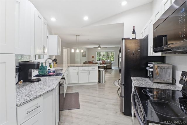 834 N Dunkenfield Avenue, Crystal River, FL 34429