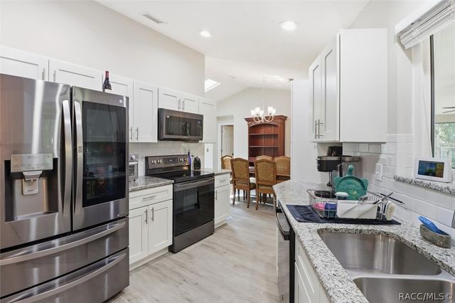 834 N Dunkenfield Avenue, Crystal River, FL 34429