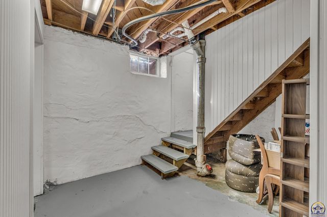 1347 SW Campbell AVE, Topeka, KS 66604