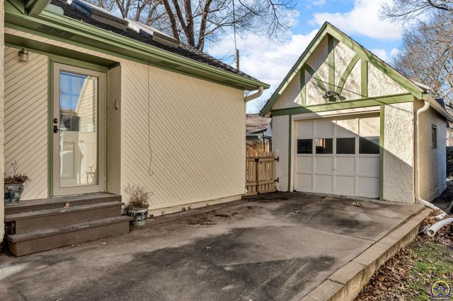 1347 SW Campbell AVE, Topeka, KS 66604