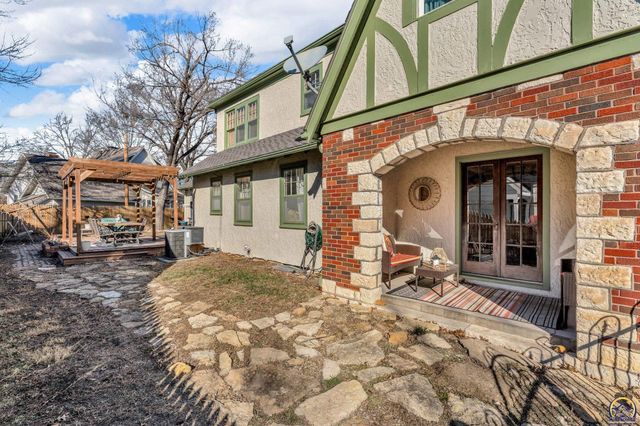 1347 SW Campbell AVE, Topeka, KS 66604