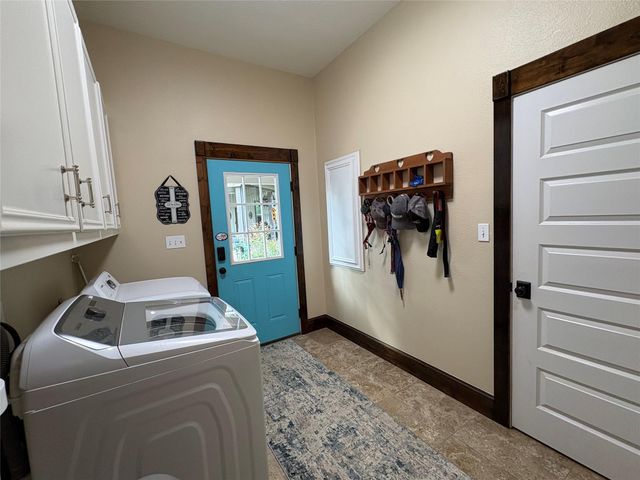 8595 Jared Road, Bellville, TX 77418