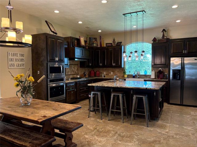 8595 Jared Road, Bellville, TX 77418