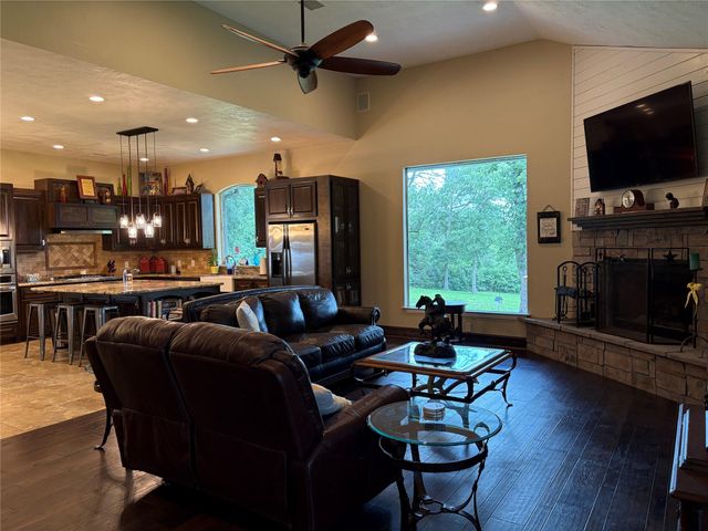8595 Jared Road, Bellville, TX 77418