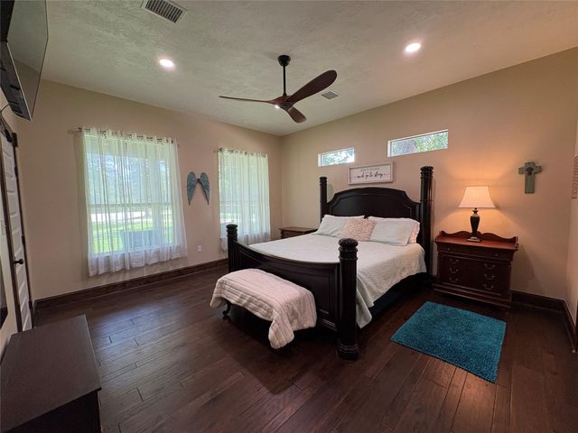 8595 Jared Road, Bellville, TX 77418