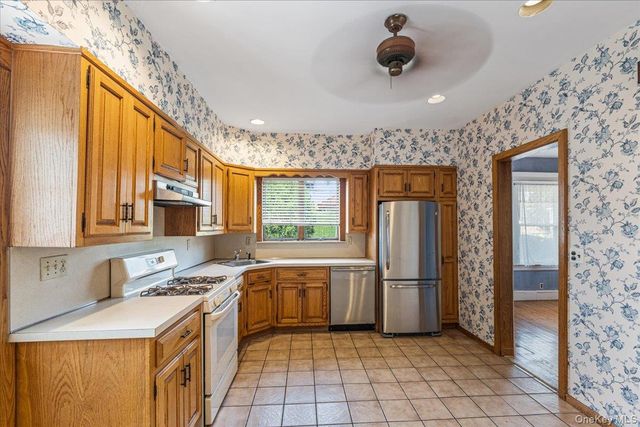 169 S Park Avenue, Rockville Centre, NY 11570