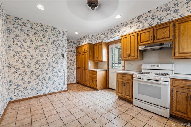 169 S Park Avenue, Rockville Centre, NY 11570