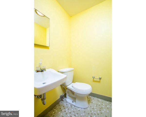 1600 SHIPLEY RD, Wilmington, DE 19803