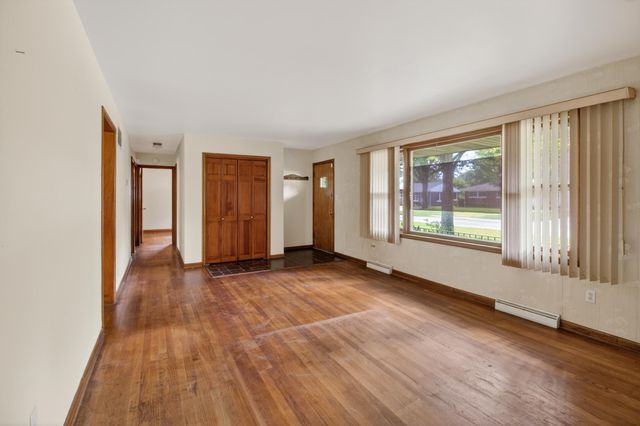 5961 Hayes Place, Merrillville, IN 46410