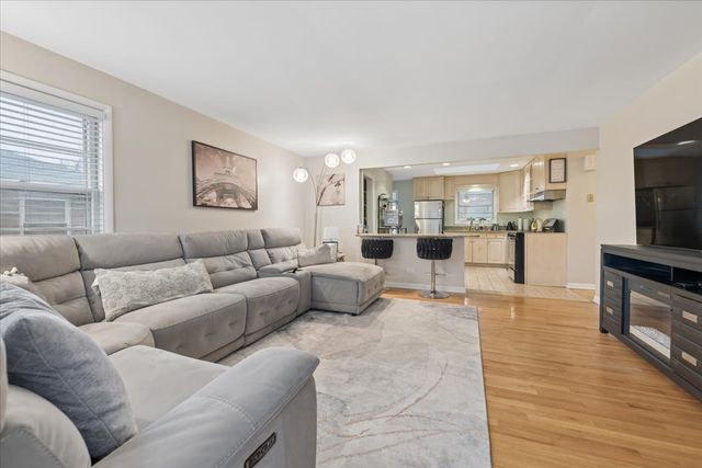 26 S Rohlwing Road, Palatine, IL 60074