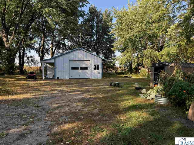 48330 206th Street, Lake Crystal, MN 56001
