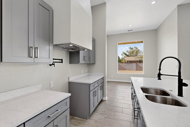 1701 Nancy Lopez, Rio Communities, NM 87002