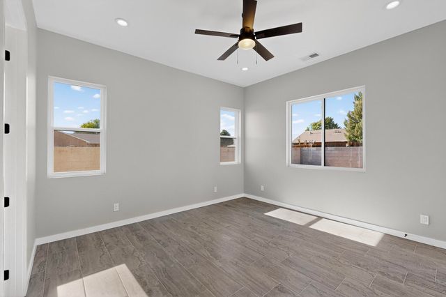 1701 Nancy Lopez, Rio Communities, NM 87002