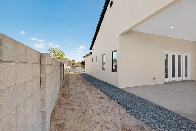 1701 Nancy Lopez, Rio Communities, NM 87002