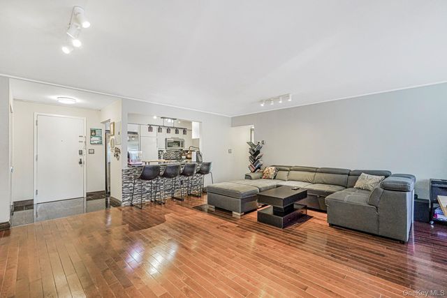 40 Wellington Ct 2a, Staten Island, NY 10314