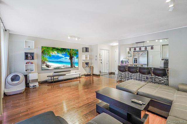 40 Wellington Ct 2a, Staten Island, NY 10314