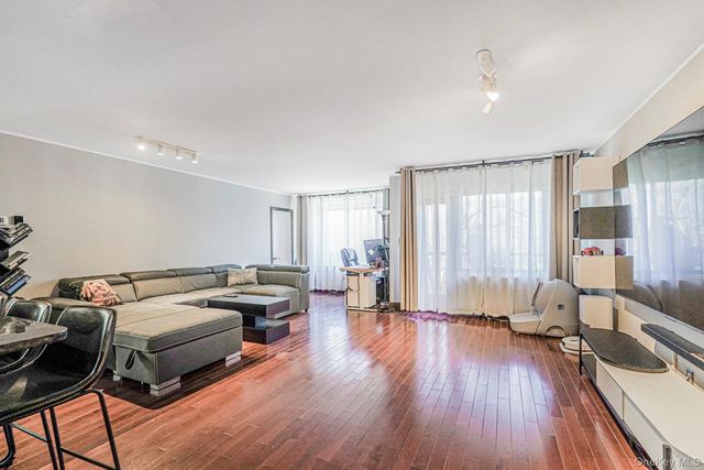 40 Wellington Ct 2a, Staten Island, NY 10314