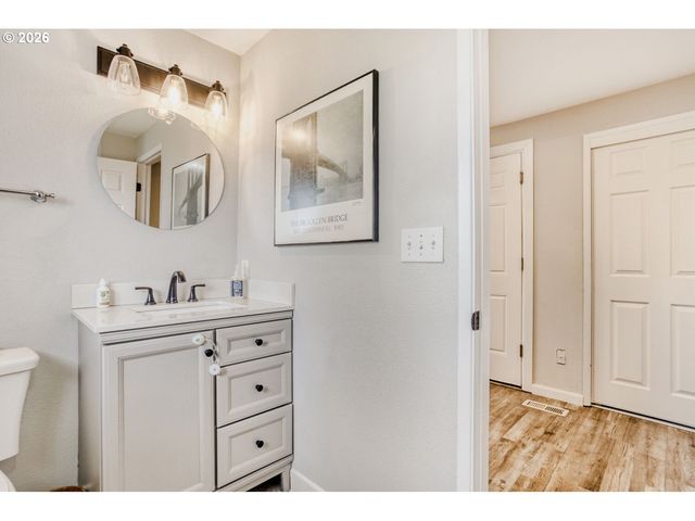 5050 Se ROBIN Ct, Milwaukie, OR 97267