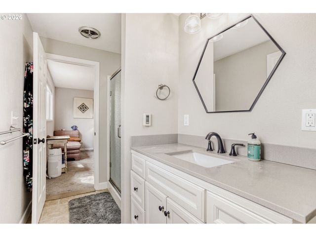 5050 Se ROBIN Ct, Milwaukie, OR 97267