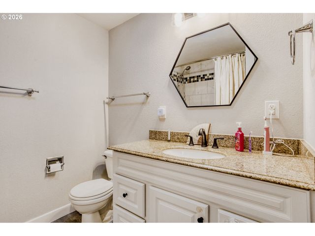 5050 Se ROBIN Ct, Milwaukie, OR 97267