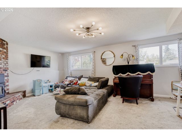 5050 Se ROBIN Ct, Milwaukie, OR 97267