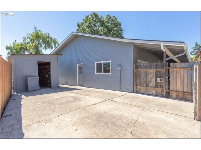 5050 Se ROBIN Ct, Milwaukie, OR 97267