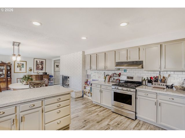 5050 Se ROBIN Ct, Milwaukie, OR 97267