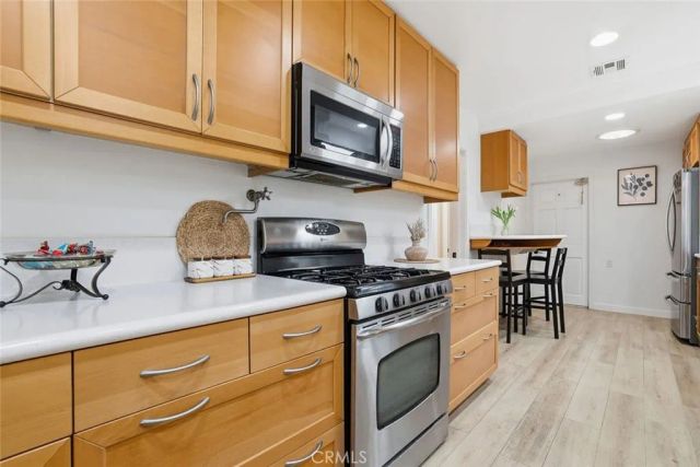 7042 Morse Avenue, North Hollywood, CA 91605