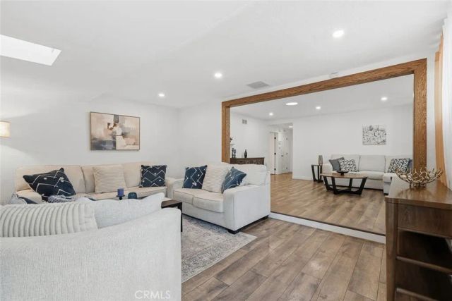 7042 Morse Avenue, North Hollywood, CA 91605