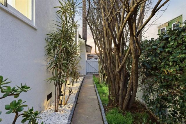 7042 Morse Avenue, North Hollywood, CA 91605