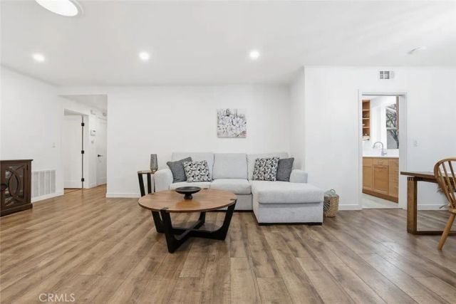 7042 Morse Avenue, North Hollywood, CA 91605