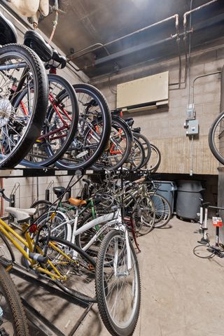 2728 N HAMPDEN Court 301, Chicago, IL 60614