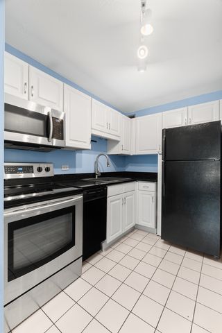 2728 N HAMPDEN Court 301, Chicago, IL 60614