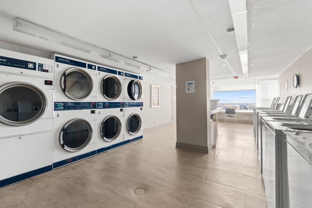 2728 N HAMPDEN Court 301, Chicago, IL 60614