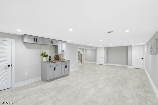 28 Pershing Ave, Cranford Twp., NJ 07016