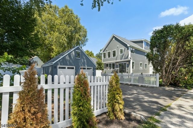 28 Pershing Ave, Cranford Twp., NJ 07016