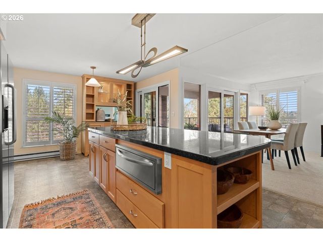 100 LEONARD St 3-2, Lake Oswego, OR 97034