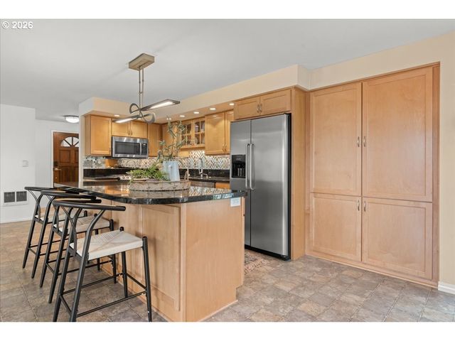 100 LEONARD St 3-2, Lake Oswego, OR 97034