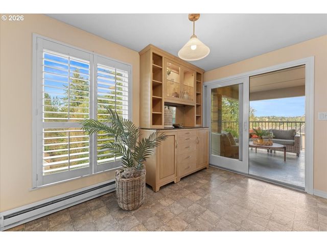 100 LEONARD St 3-2, Lake Oswego, OR 97034