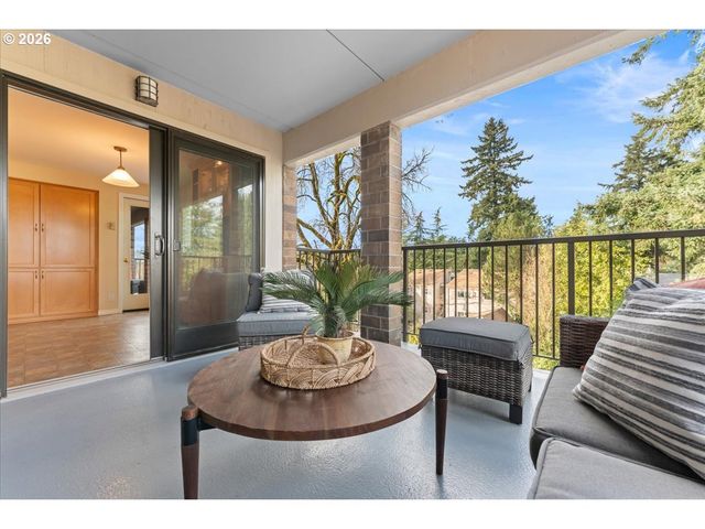 100 LEONARD St 3-2, Lake Oswego, OR 97034