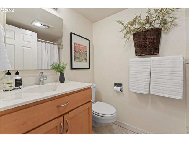 100 LEONARD St 3-2, Lake Oswego, OR 97034