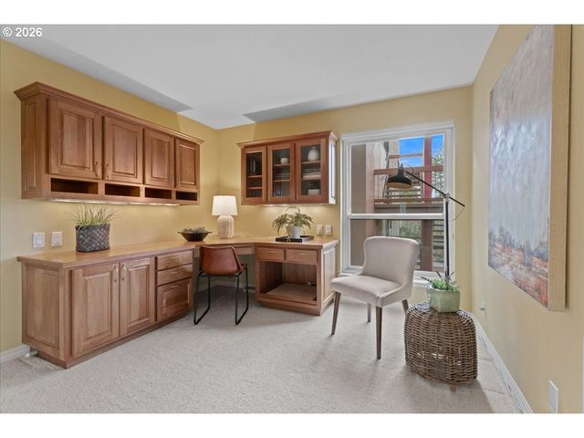 100 LEONARD St 3-2, Lake Oswego, OR 97034